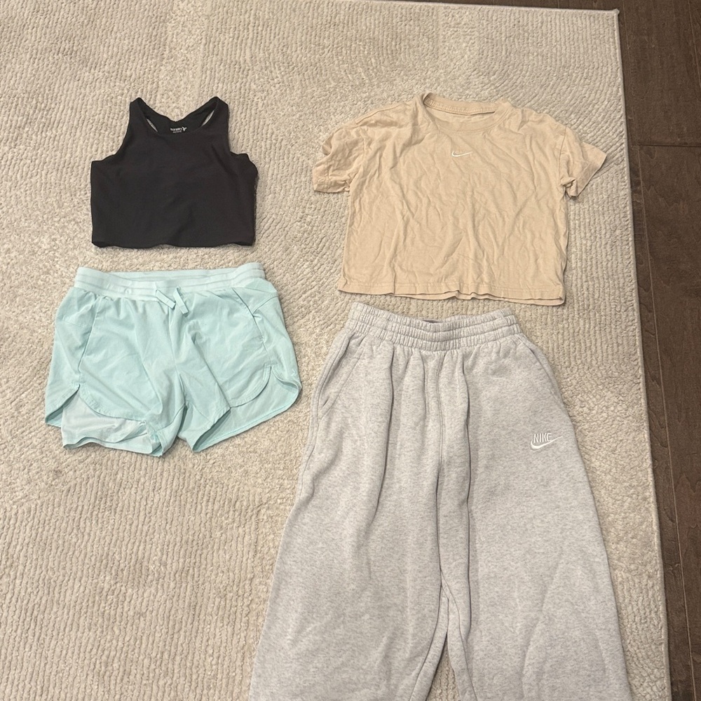 BUNDLE⭐️ super cute Nike set and an Old navy & all in motion set!
